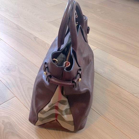 Authentic Burberry Medium Banner Tote 🌟 - Picture 6 of 9